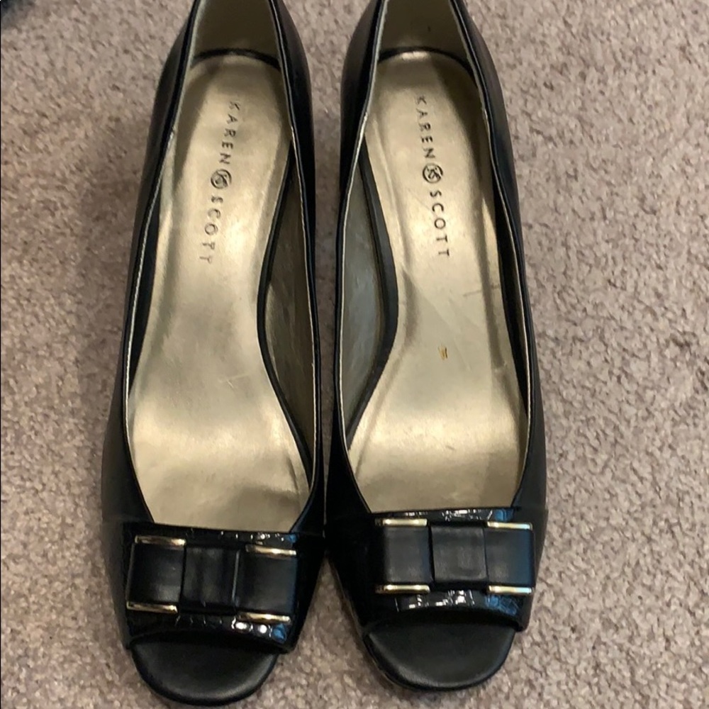 Block heels black with gold trim